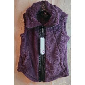#217 Brand New With Tags i 5 Apparel Faux Fur/Fleecy Vest With Hood Size L